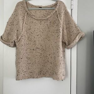 Free people oatmeal color sweater. Shot cuff sleeves. Slit sides. Xs.